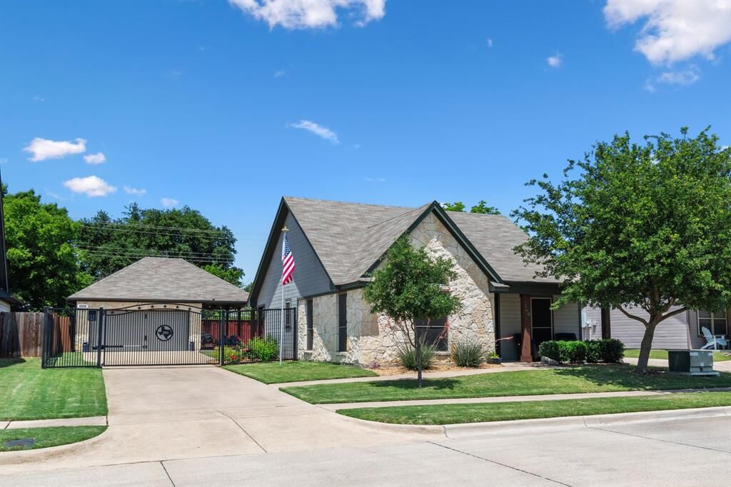 Property Photo:  260 Tinker Trail  TX 76028 
