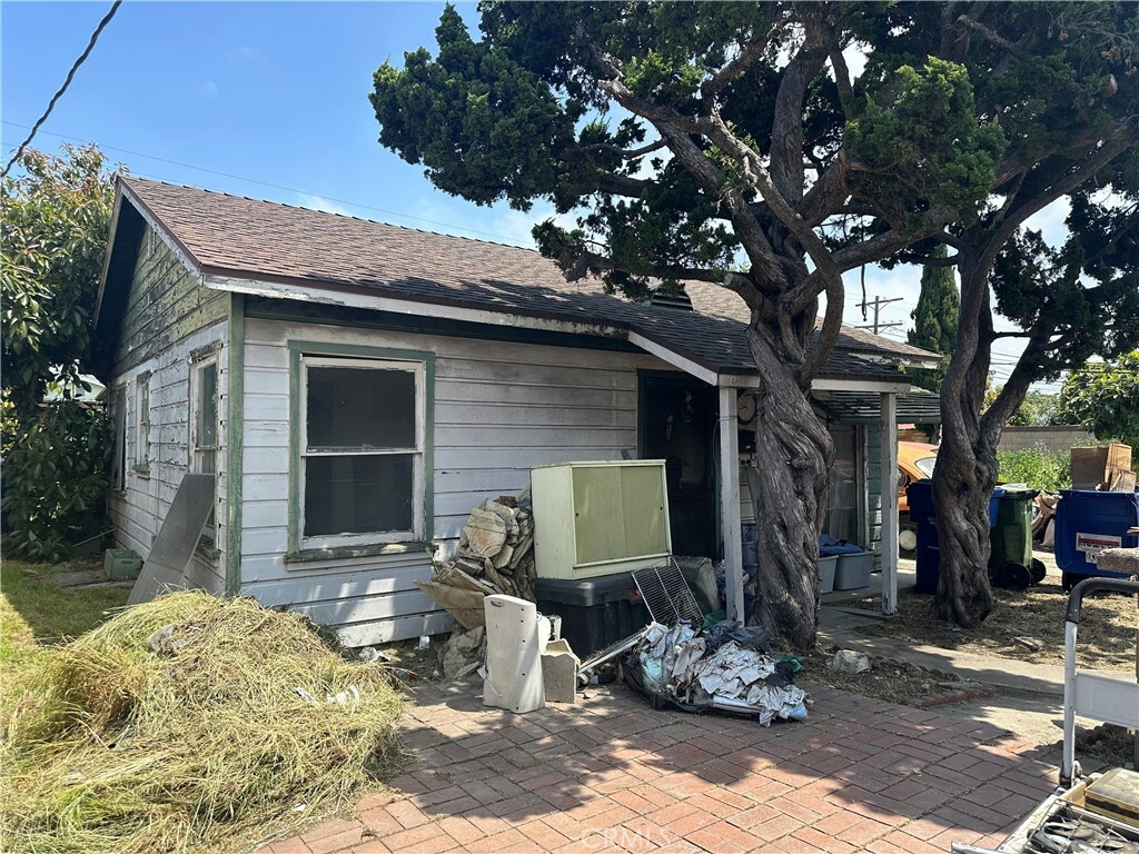 Property Photo:  1331 W Papeete Street  CA 90744 