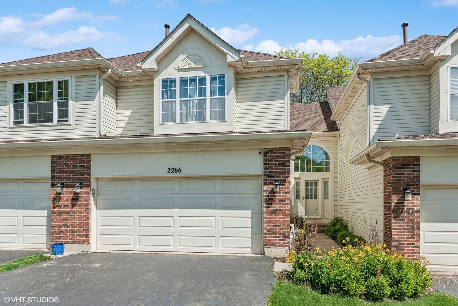 Property Photo:  2266 Seaver Lane  IL 60169 