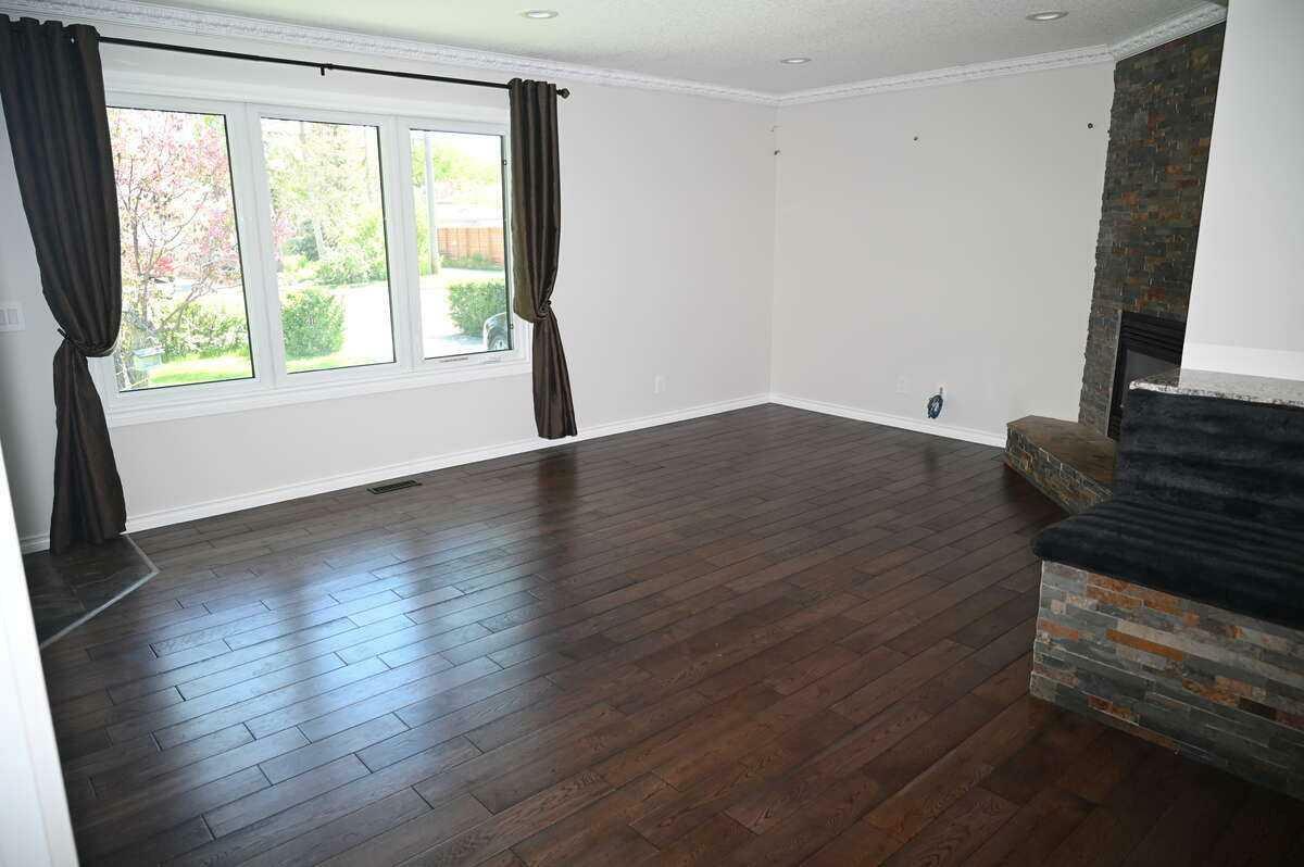 Property Photo:  4104 26 Avenue SW  AB T3E 0P3 