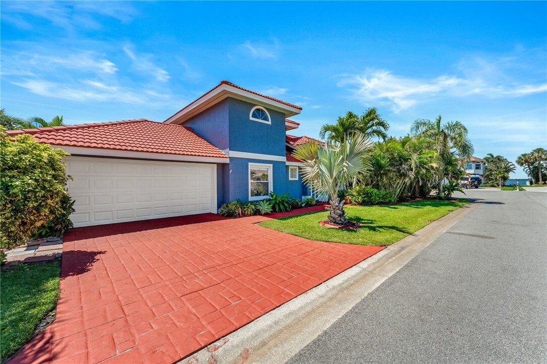 Property Photo:  185 Sandy Shoes Drive  FL 32951 