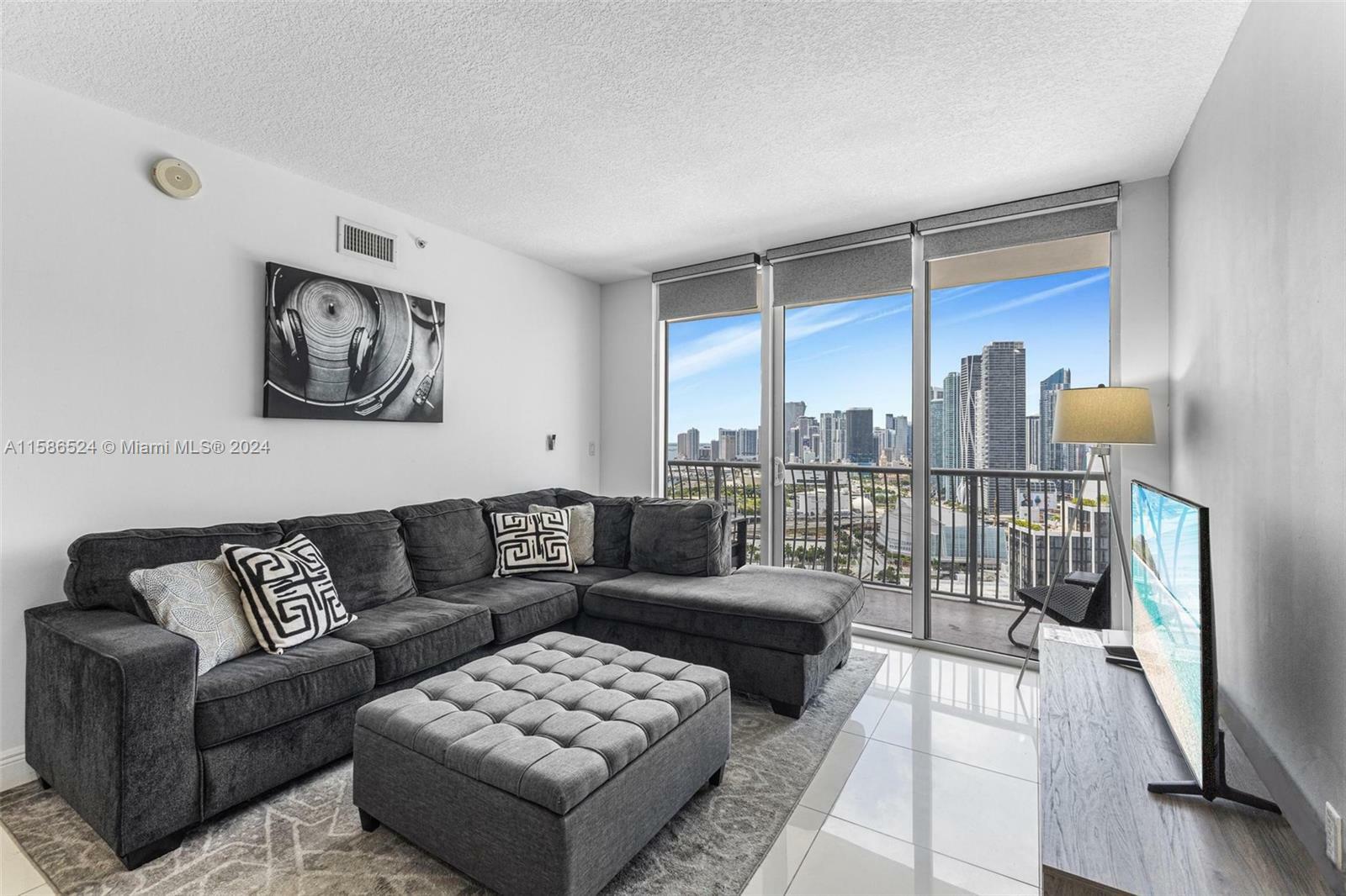 Property Photo:  1750 N Bayshore Dr 3412  FL 33132 