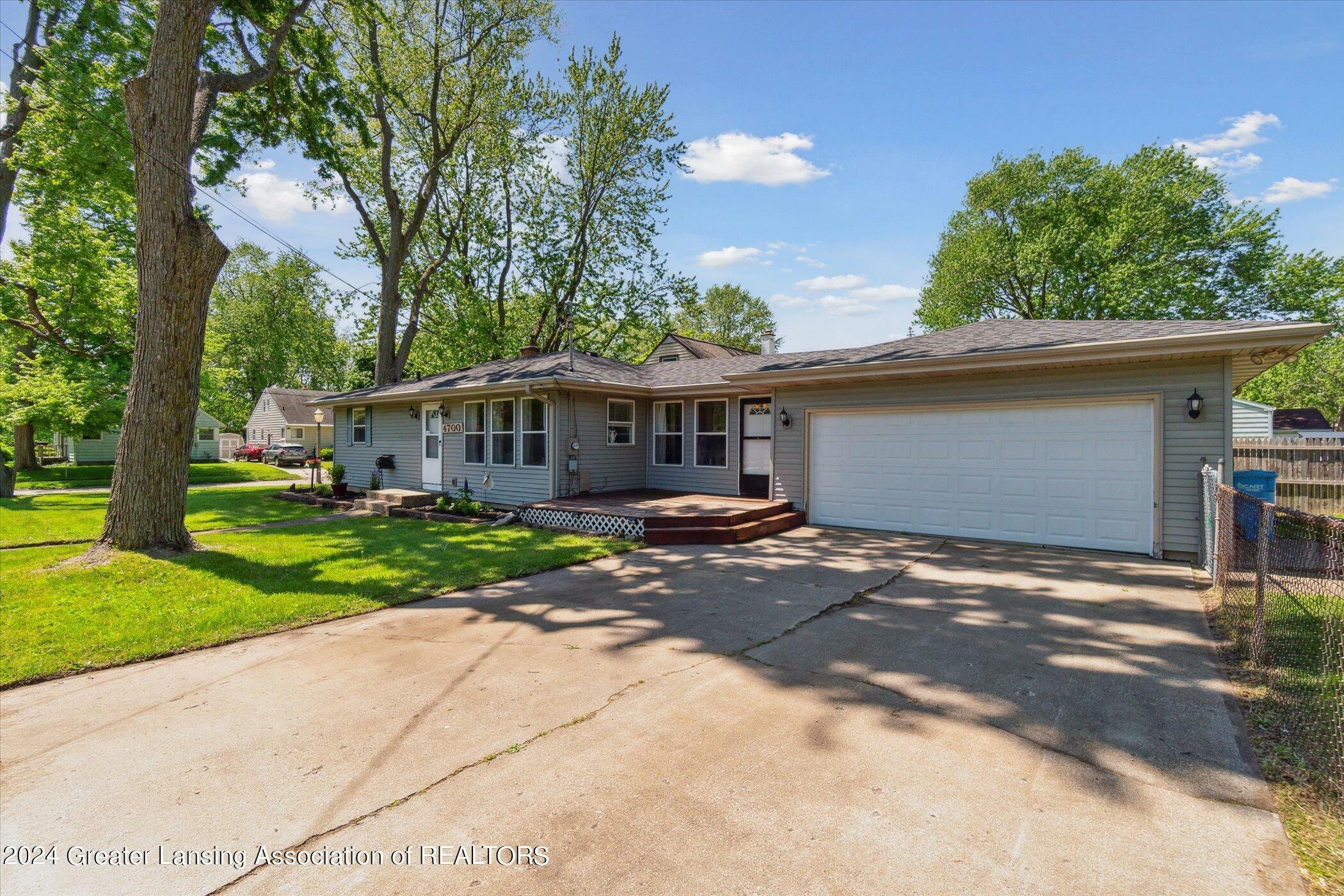 Property Photo:  4700 Southgate Avenue  MI 48910 