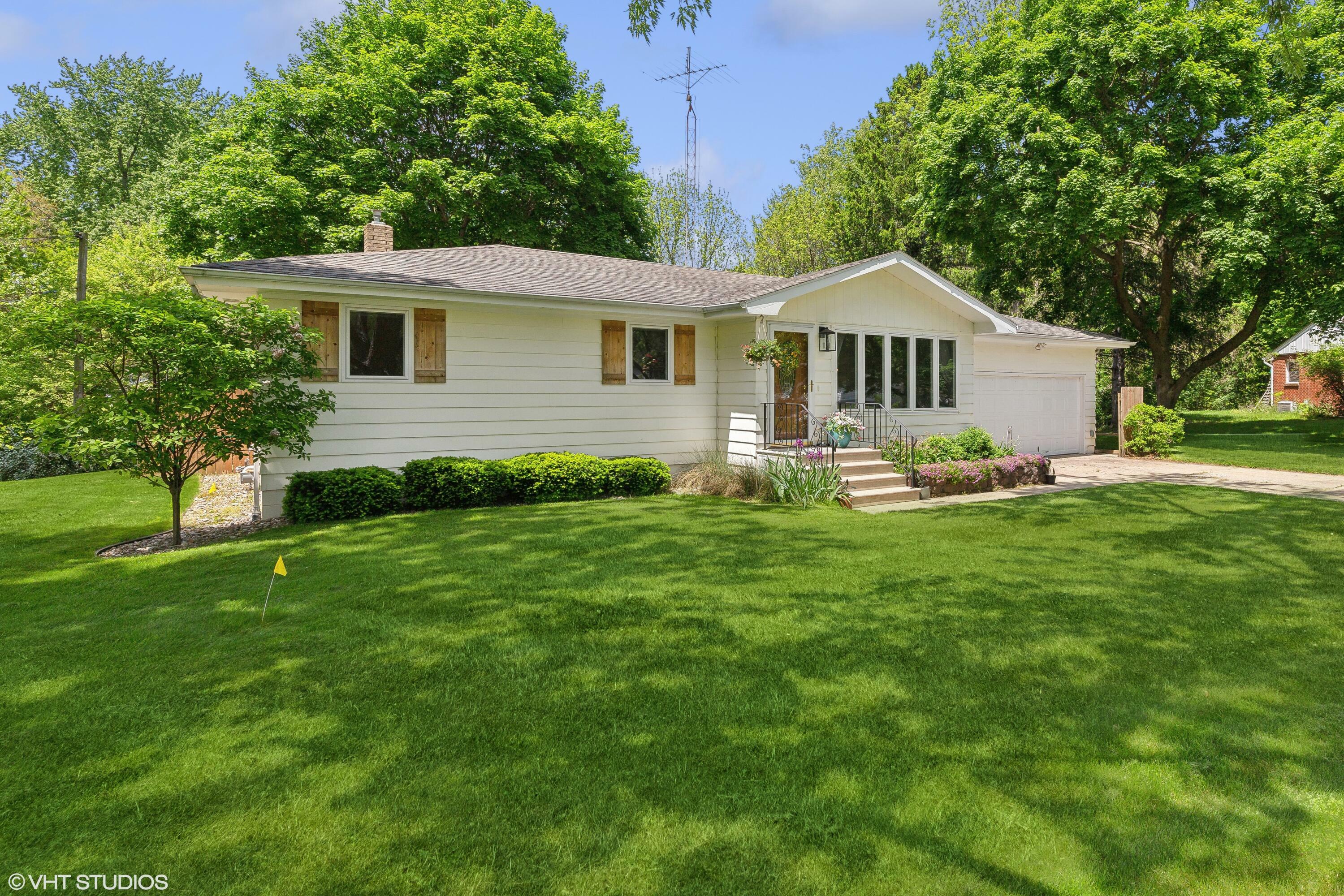 Property Photo:  1505 Brentwood Drive  MI 49085 