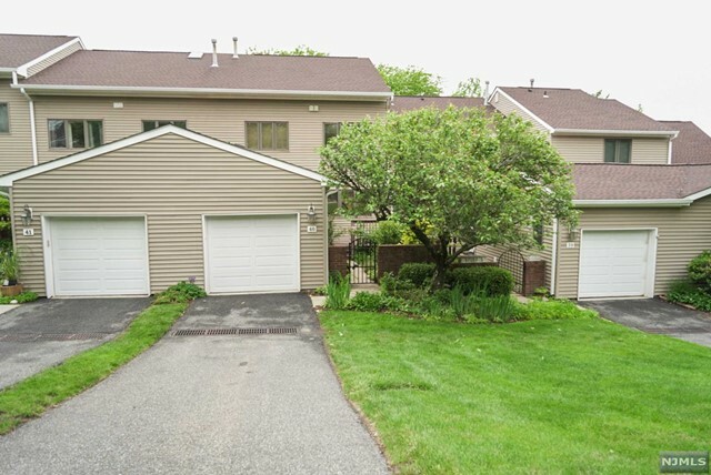 Property Photo:  40 Litchult Lane  NJ 07430 