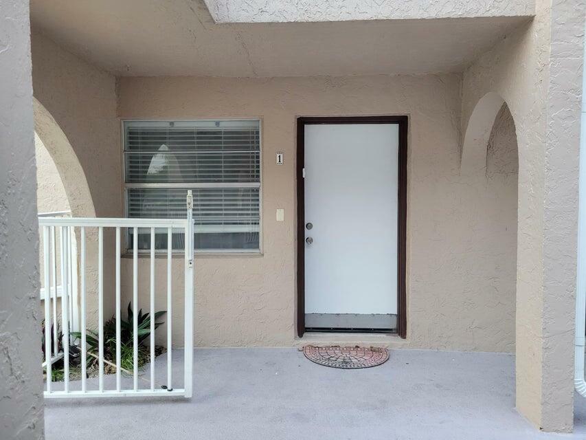 Property Photo:  1100 SE 4th Avenue 1  FL 33441 