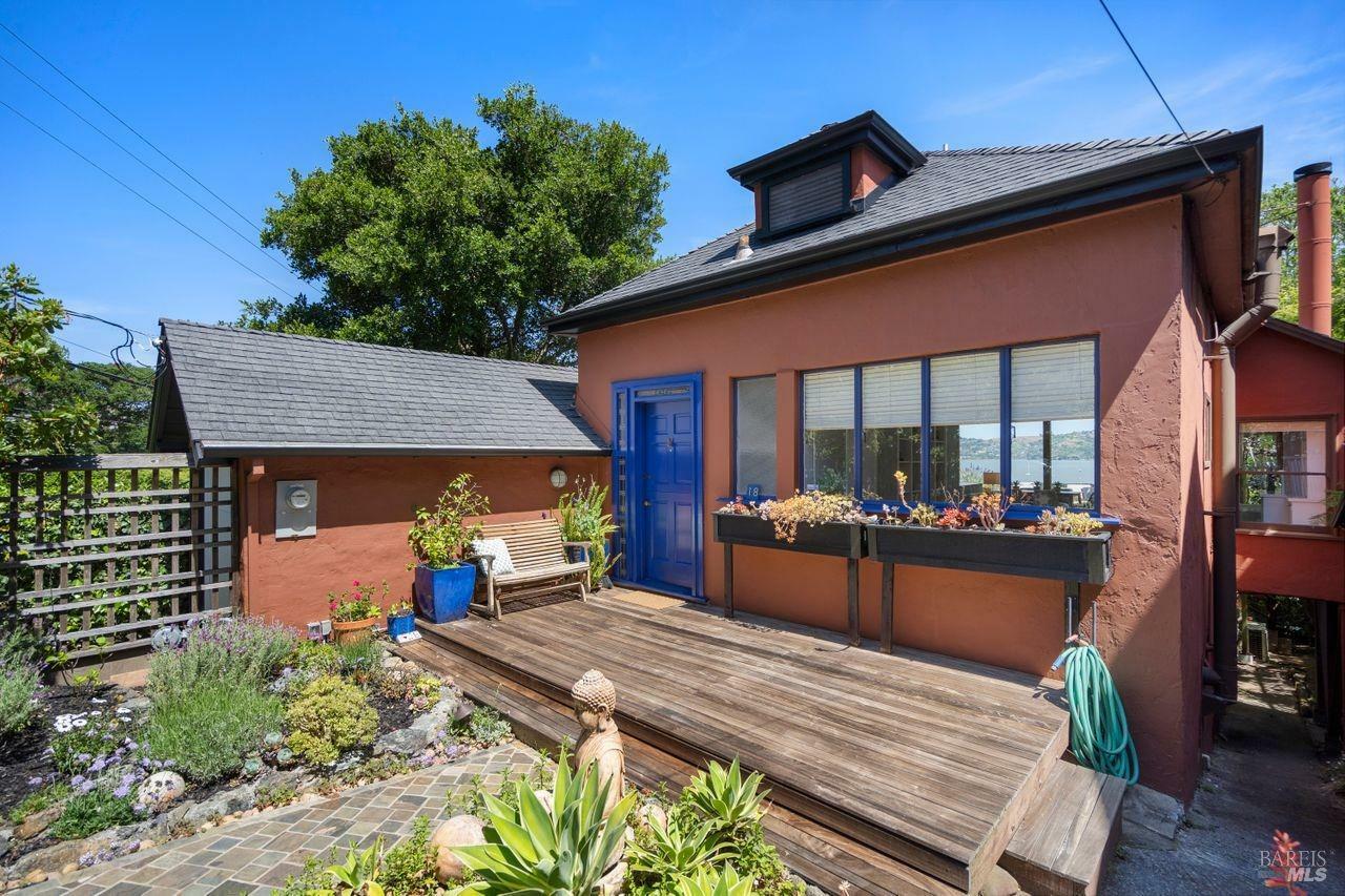 Property Photo:  18 Girard Avenue  CA 94965 