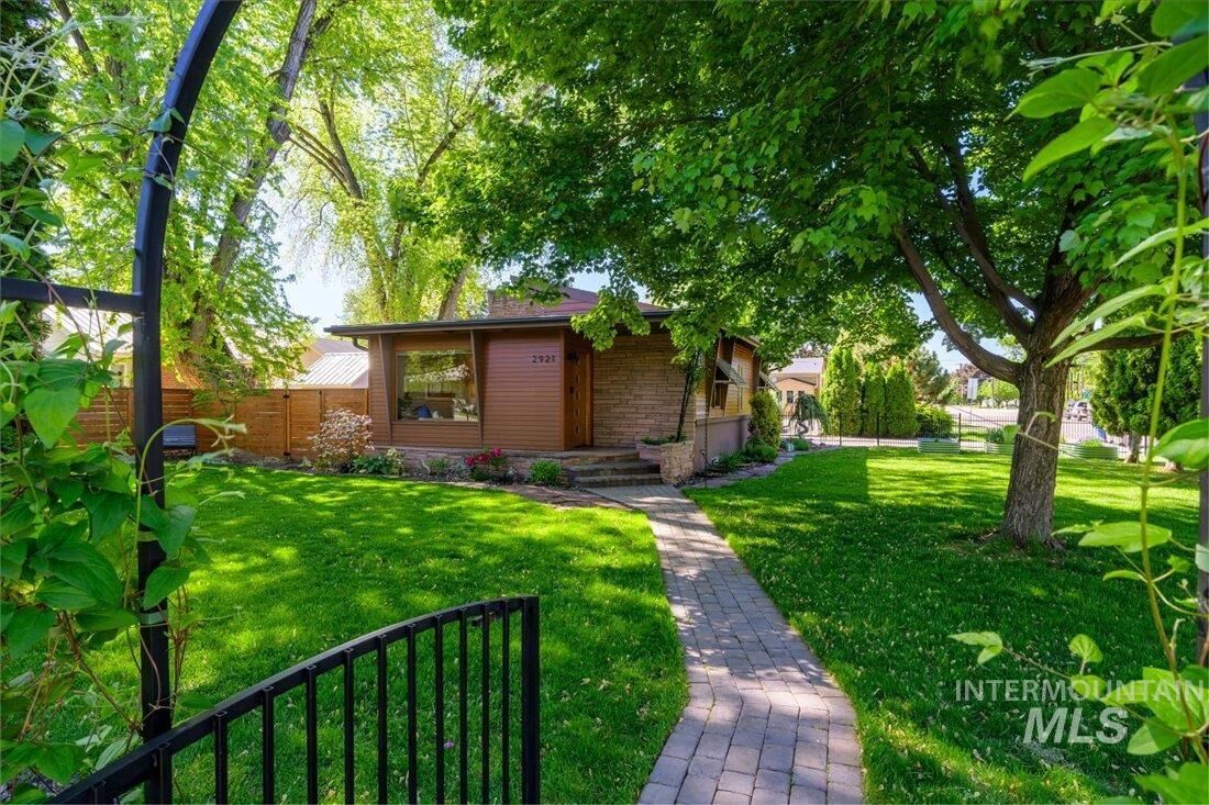 Property Photo:  2921 W Gem St  ID 83705 