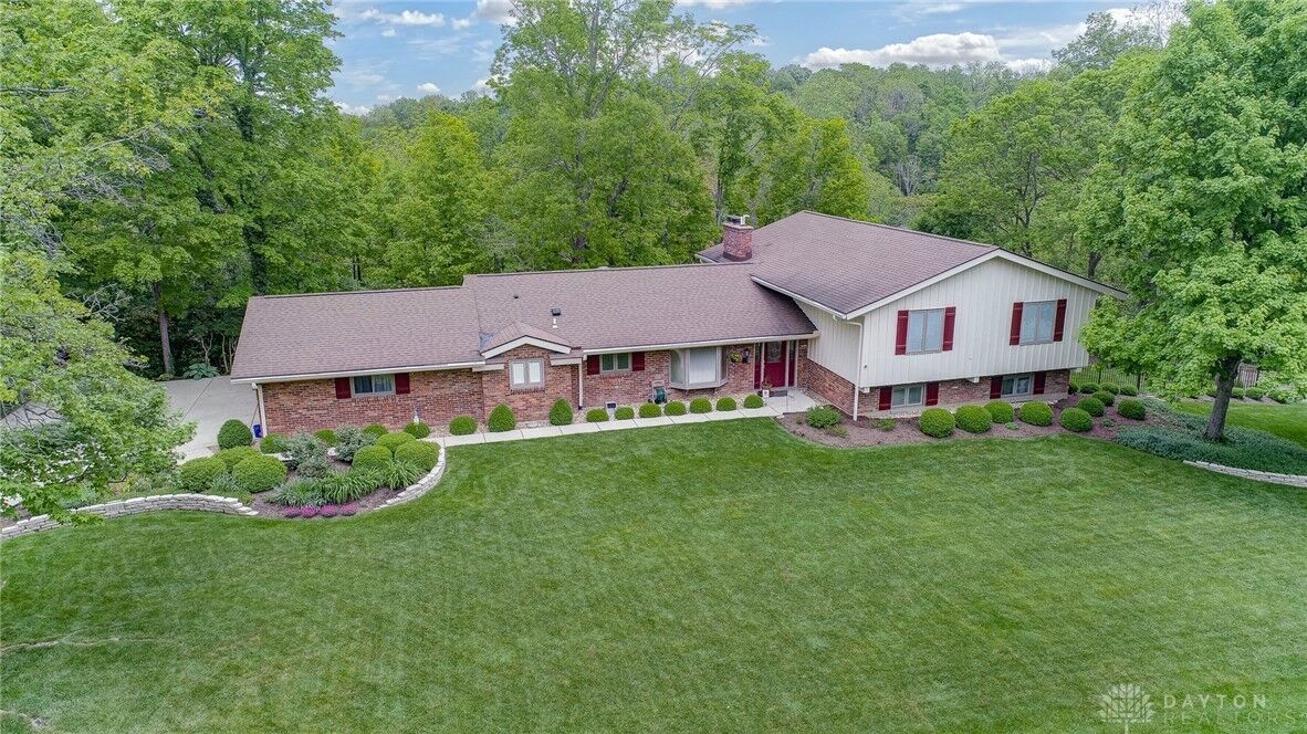 Property Photo: 1815 Quail Hollow Road OH 45459