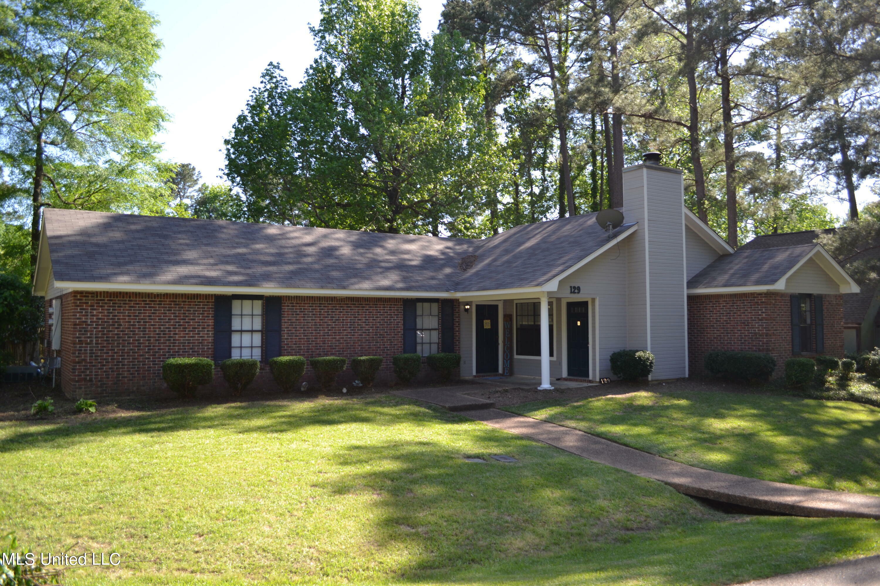 Property Photo:  129 B Fairfax Cir  MS 39047 