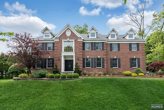 Property Photo:  11 Briarcliff Court  NJ 07446 