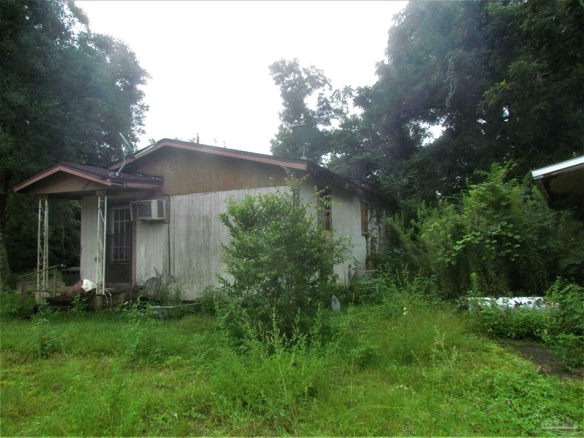 Property Photo:  8711 Handicare St  FL 32514 