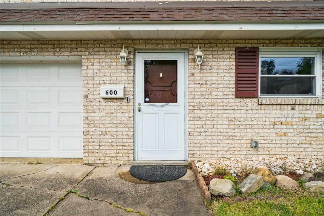 Property Photo:  600 Semple Dr  PA 15642 