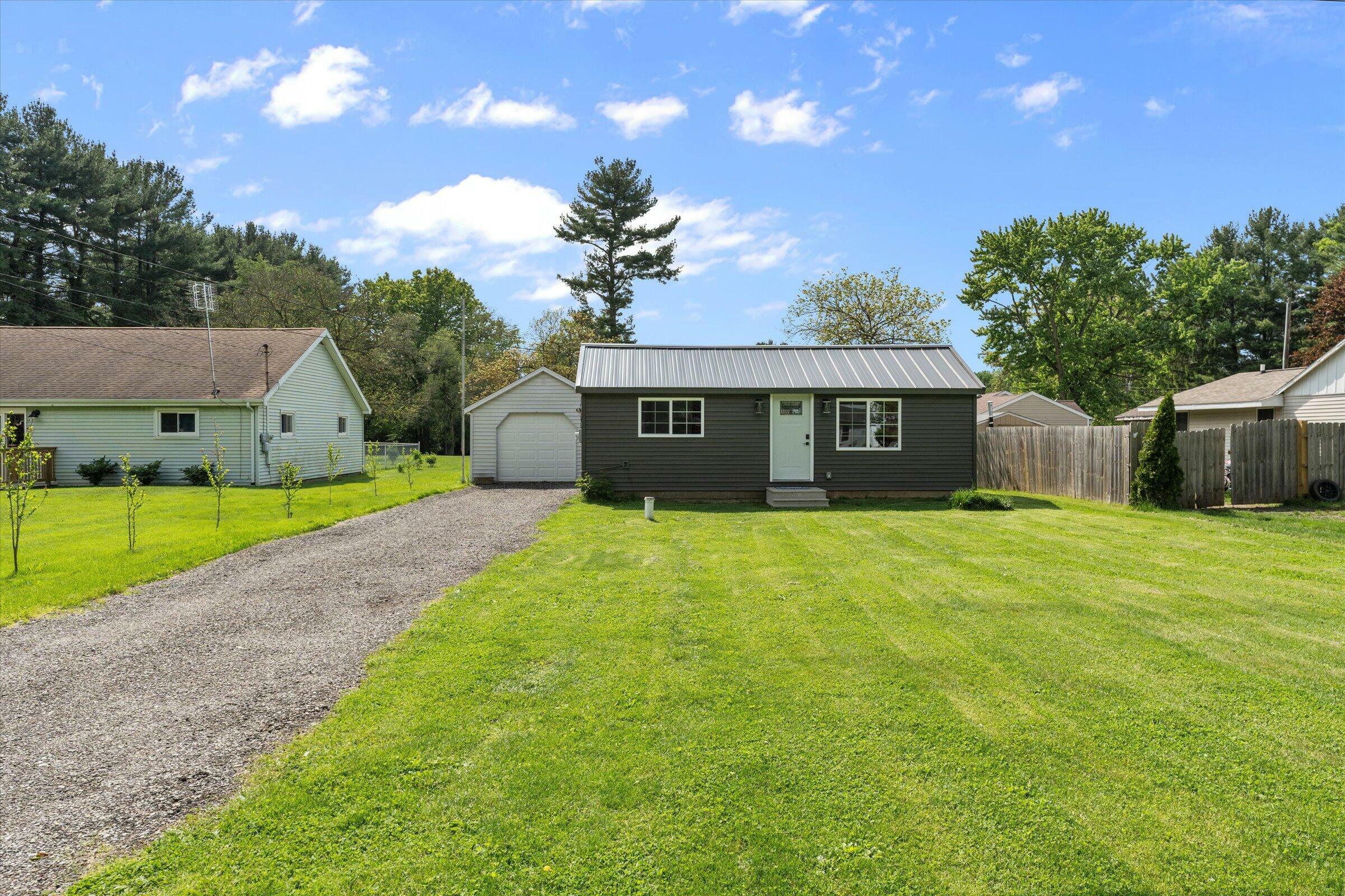 Property Photo: 1118 Huntly Road MI 49120