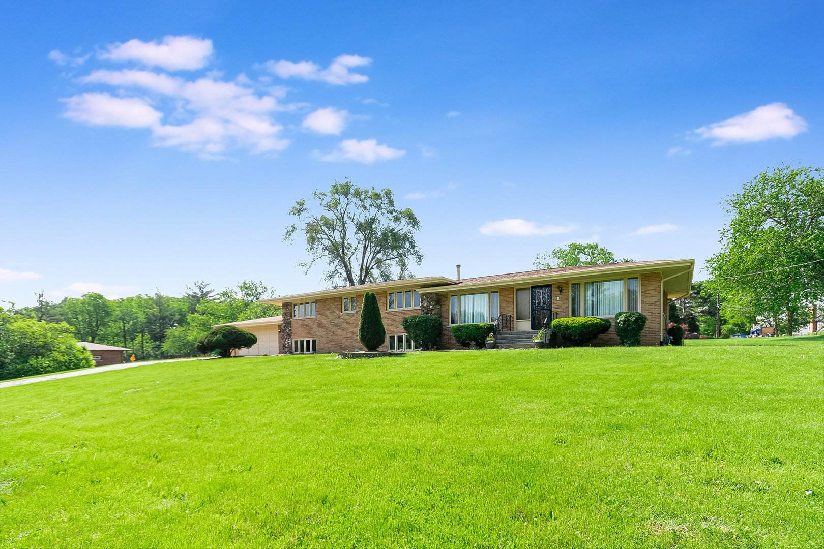 Property Photo:  23W625 Warrenville Road  IL 60532 