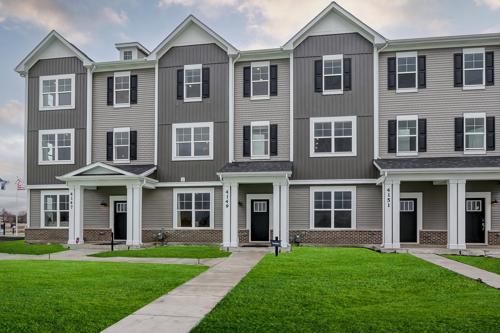Property Photo: 4467 Chelsea Manor Circle IL 60504