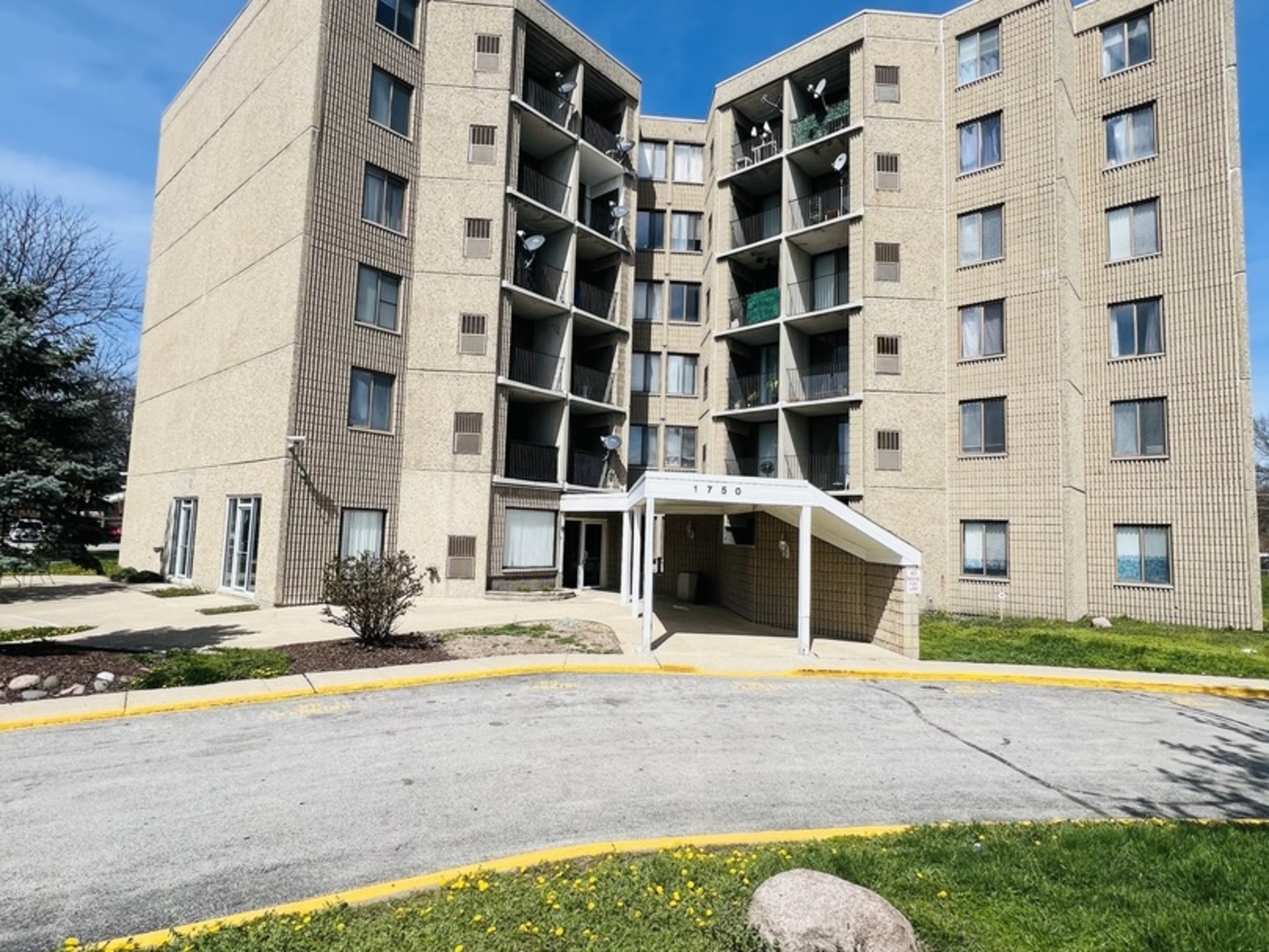 Property Photo:  1750 N Marywood Avenue 109  IL 60505 