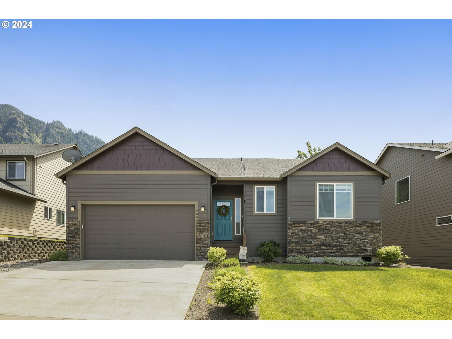 988 SE Windsong Dr  Cascade Locks OR 97014 photo