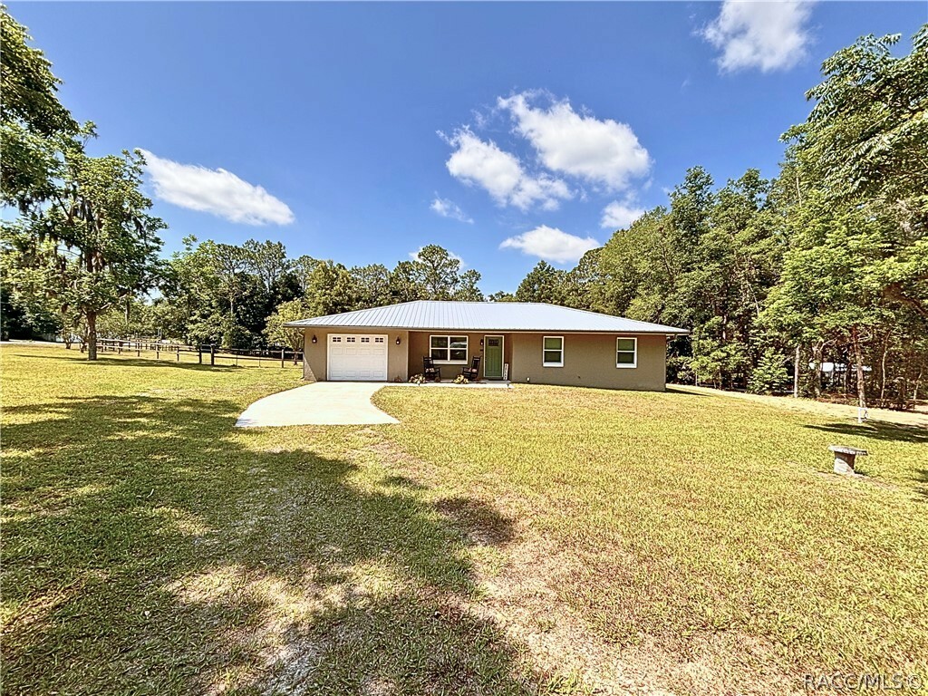 Property Photo:  1520 W Chipmunk Court  FL 34461 