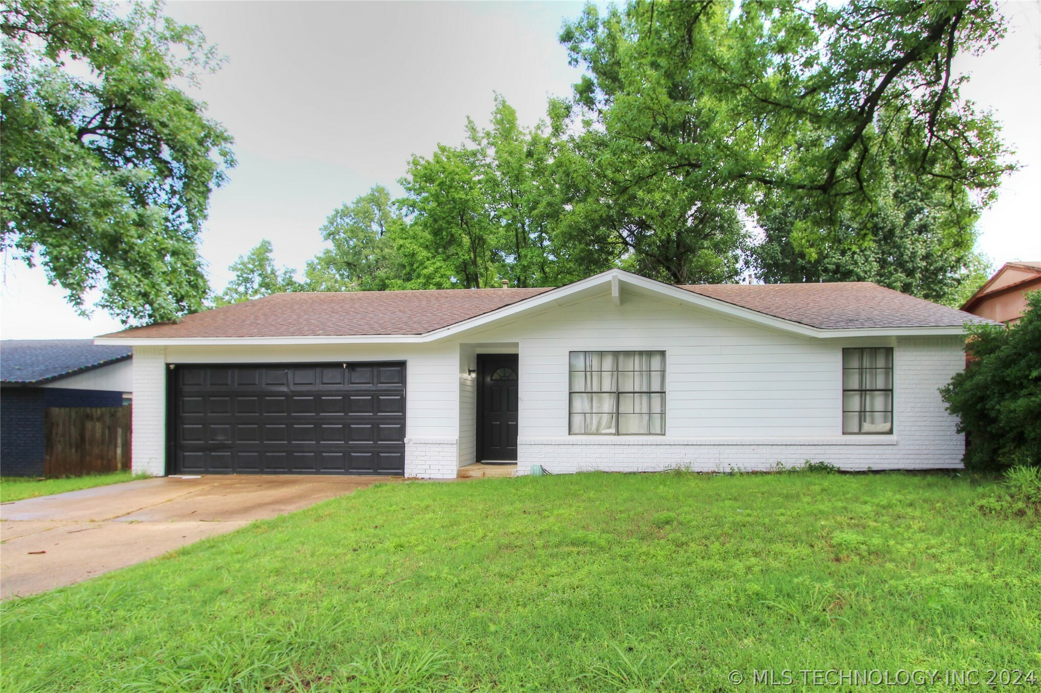 Property Photo:  204 E Vicksburg Street  OK 74011 