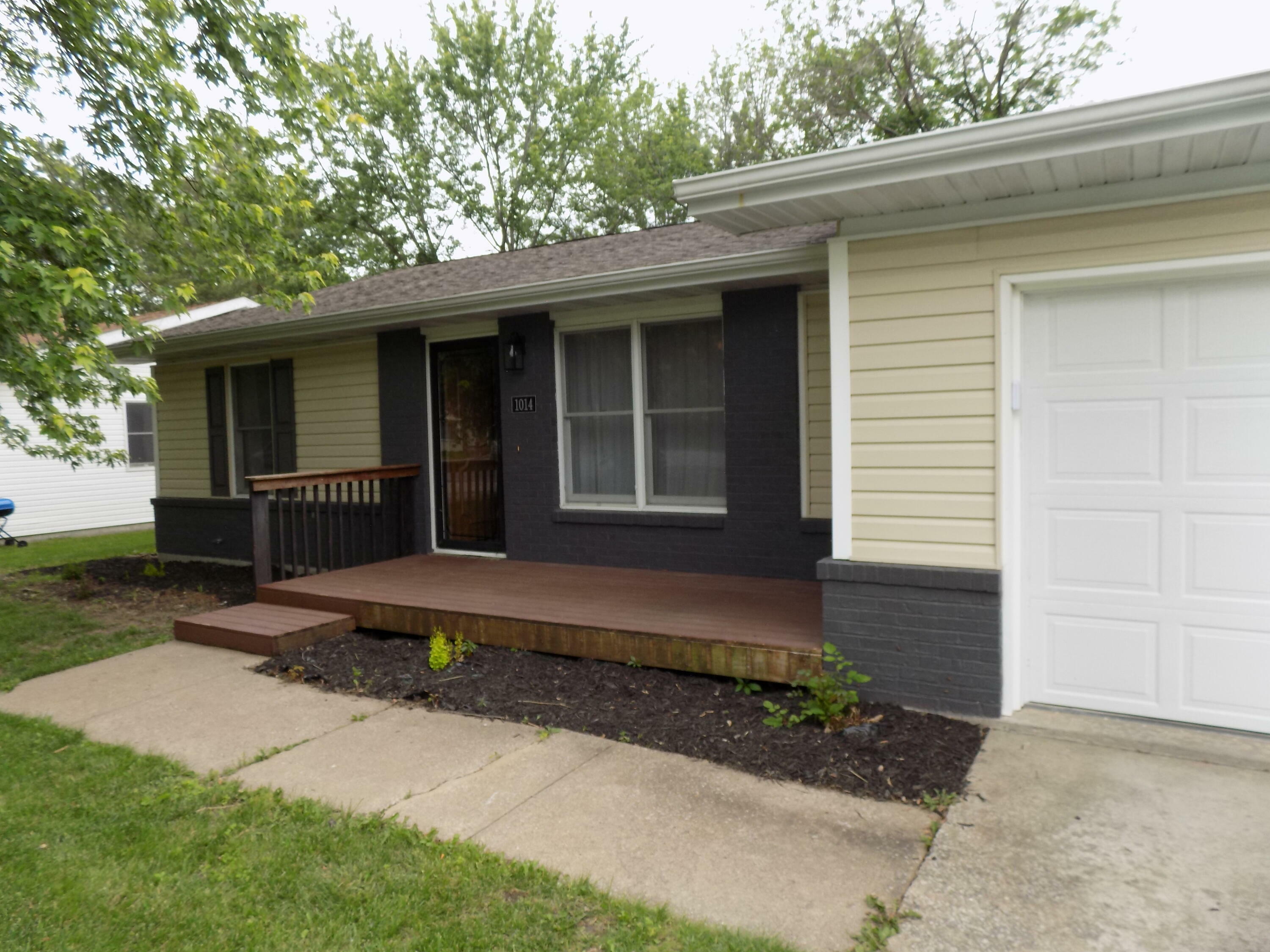 Property Photo:  1014 E Lakeview Ave  MO 65240 