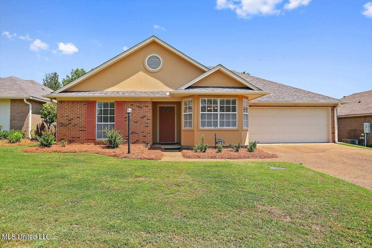 Property Photo:  123 Villa Way  MS 39056 