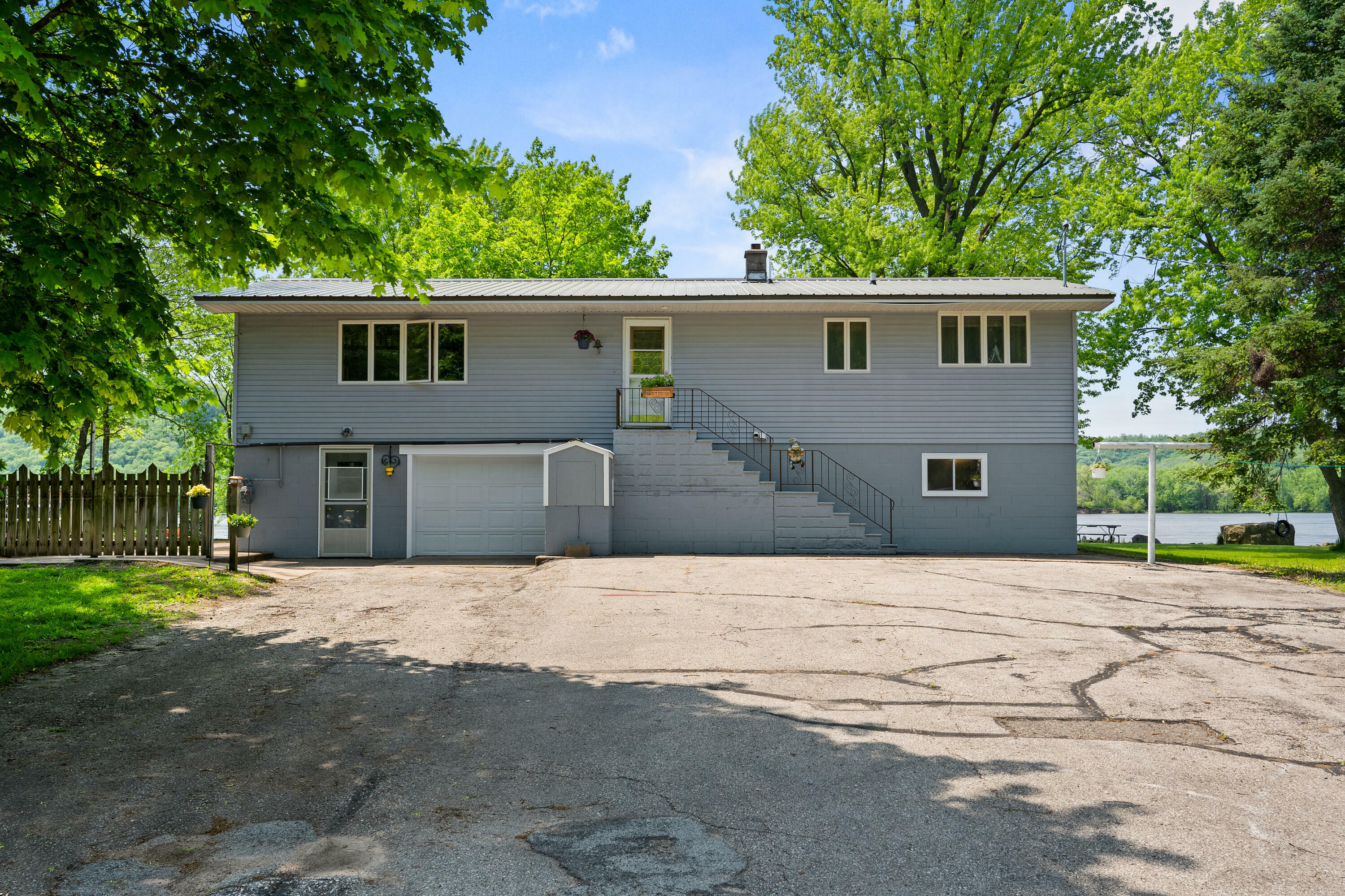 23813 Lake Rd -  Trempealeau WI 54661 photo