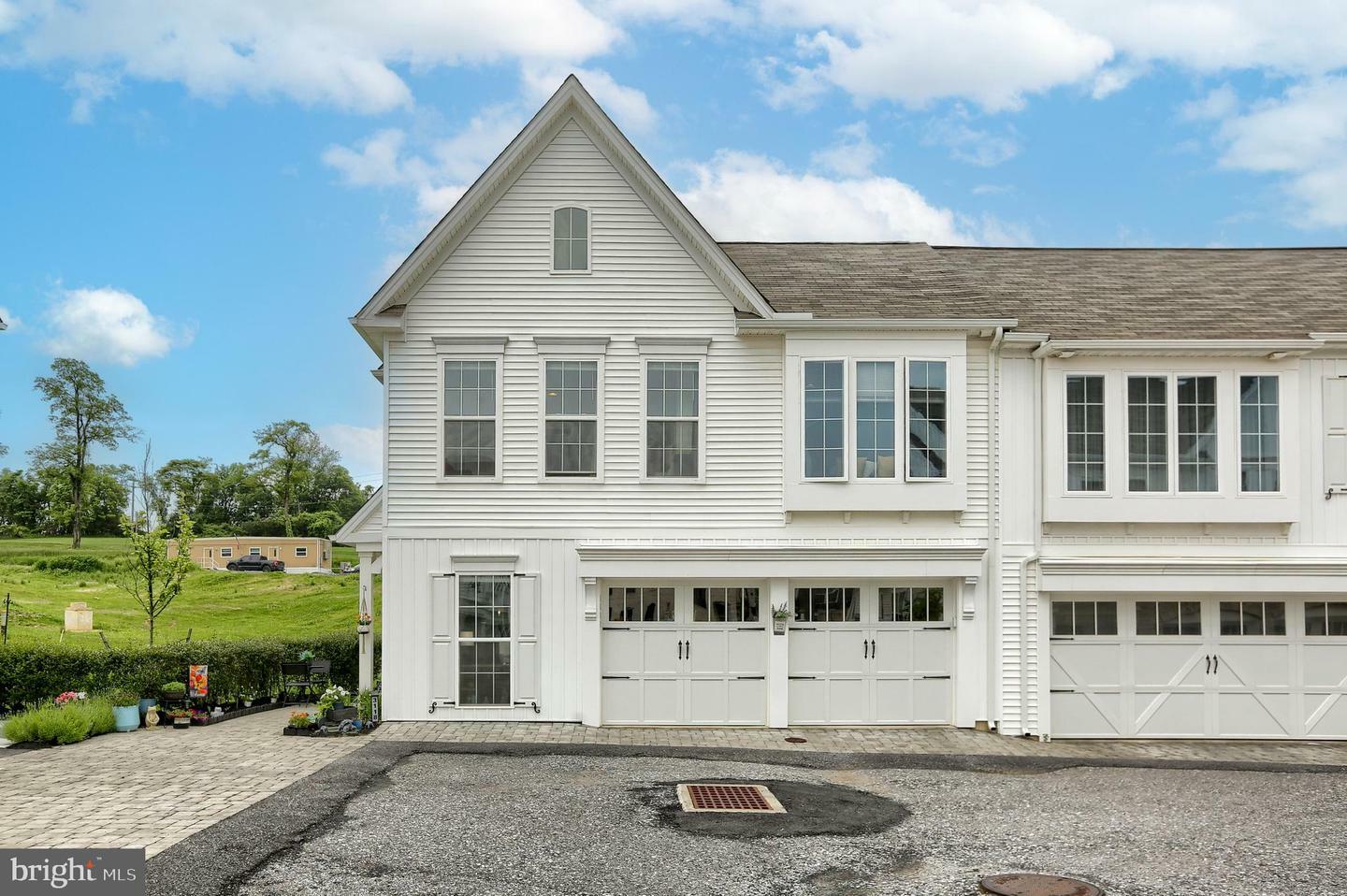 Property Photo: 3118 Grove Court PA 17055