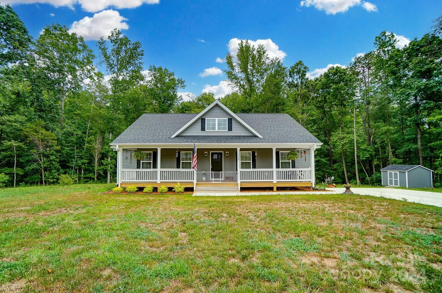 Property Photo: 1309 Creekview Drive NC 28052