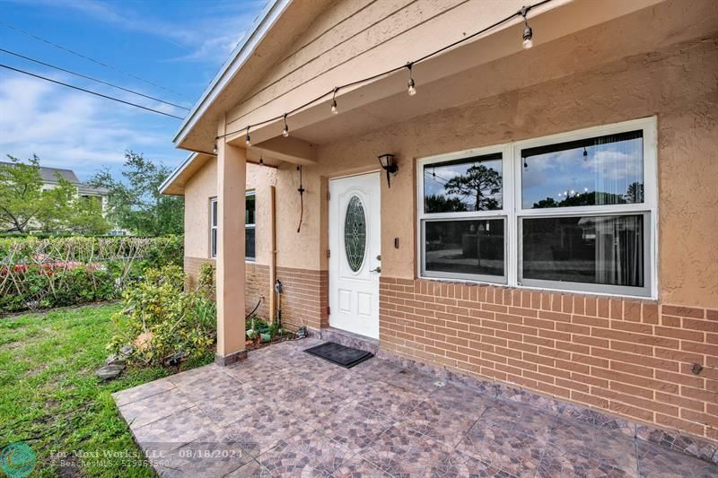 Property Photo:  900 SW 12th St  FL 33060 