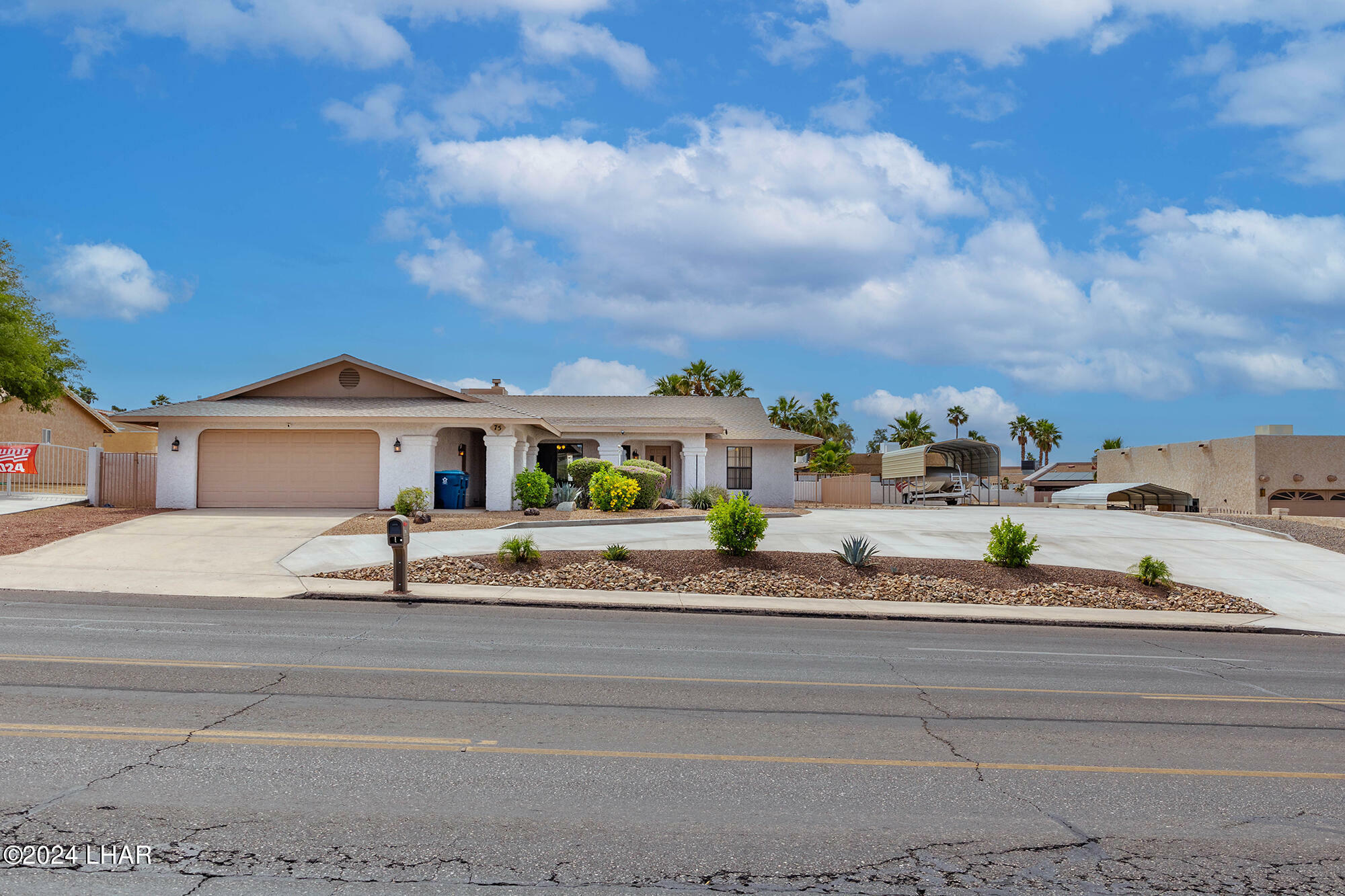 Property Photo:  75 Acoma Blvd  AZ 86403 