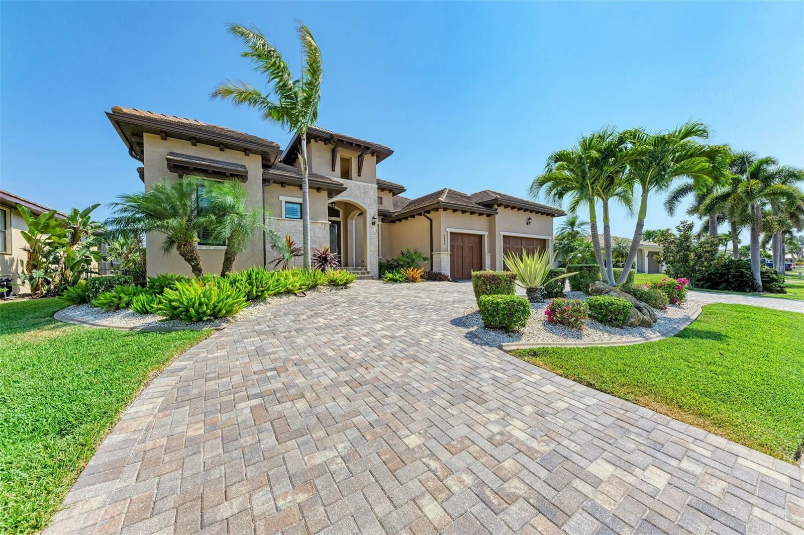 Property Photo:  2521 Rio Grande Drive  FL 33950 