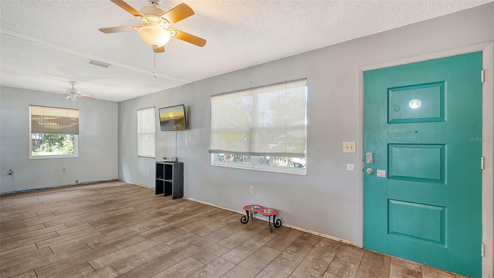 Property Photo:  516 Ravenna Street S  FL 34275 