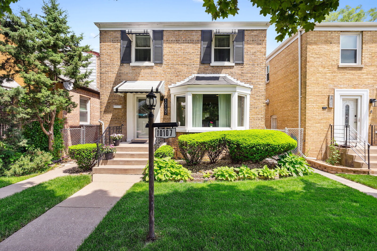 Property Photo:  10107 S Saint Lawrence Avenue  IL 60628 