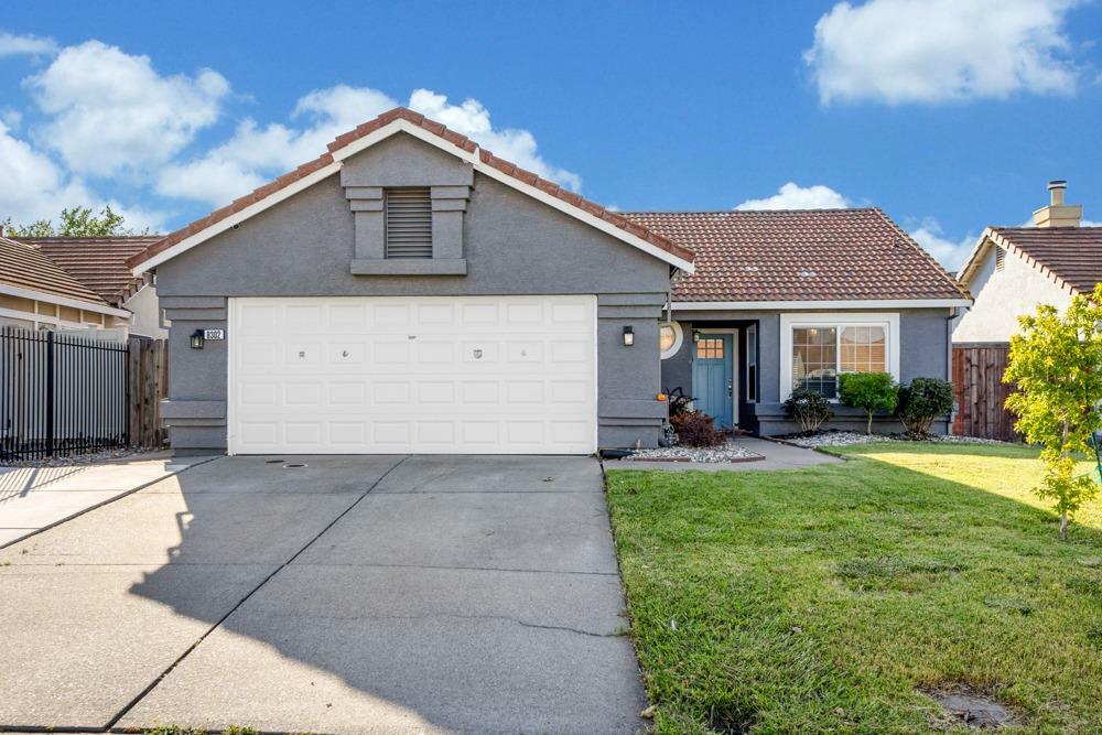 Property Photo: 8302 Sunny Creek Way CA 95823