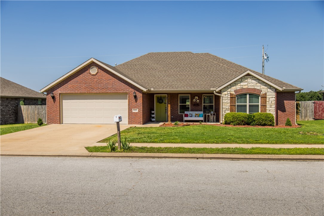 Property Photo: 619 White Oak Street AR 72734