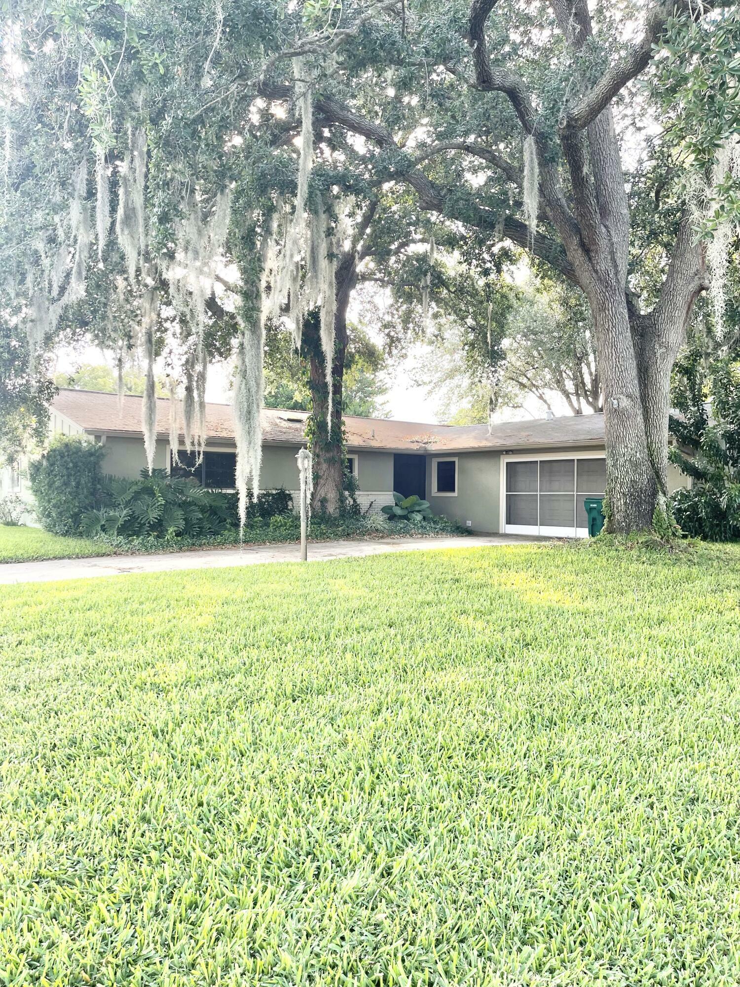 Property Photo:  3025 Briarwood Lane  FL 32796 