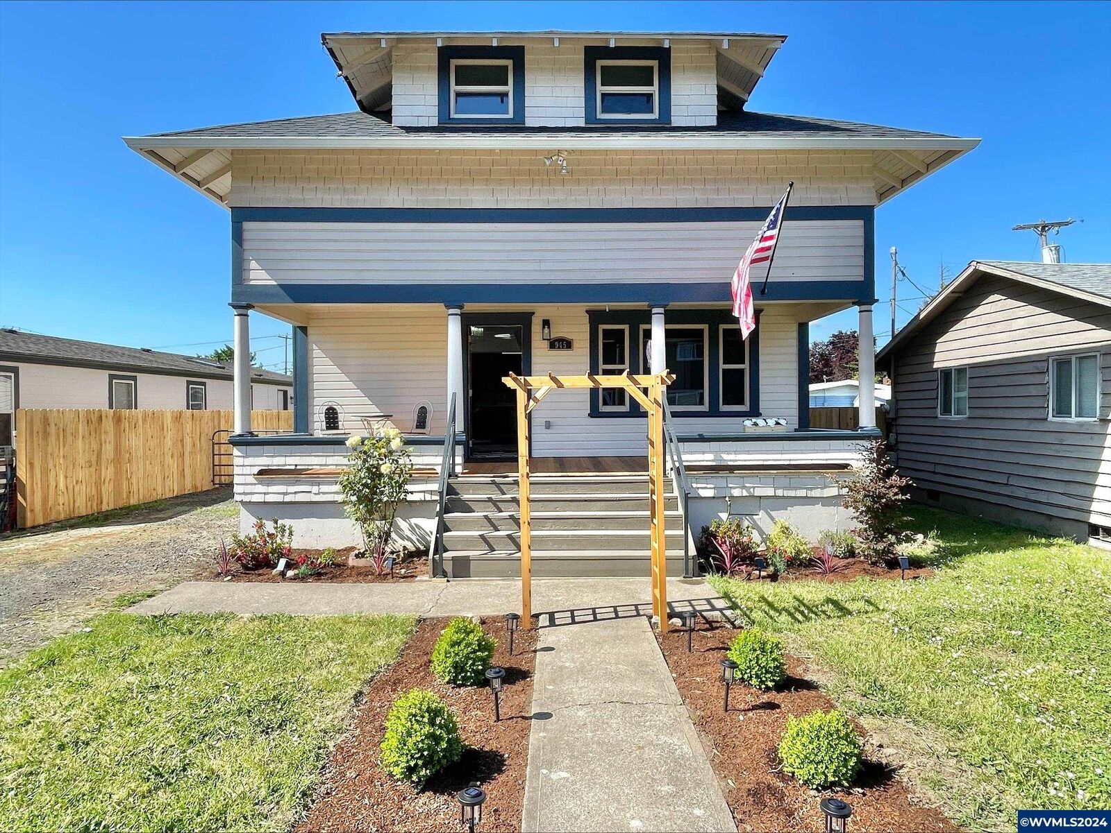 Property Photo: 945 21st Av SW OR 97321