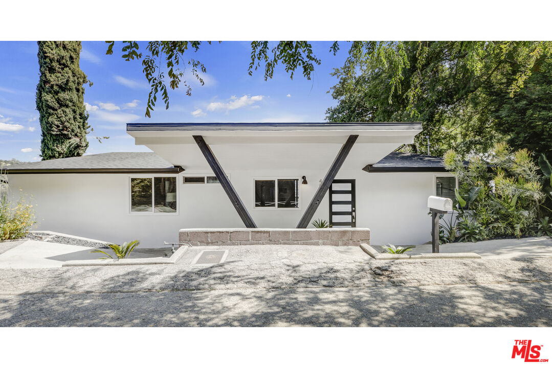 Property Photo: 4560 Starling Way CA 90065