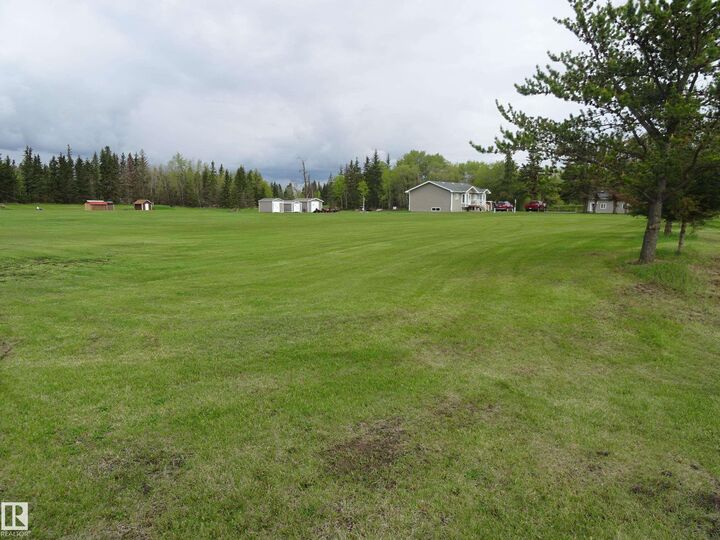 Property Photo:  5002 Toporoutz Road  AB T0A 3C0 