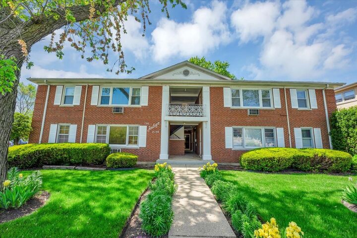 2050 Parkside Drive 2B  Park Ridge IL 60068 photo