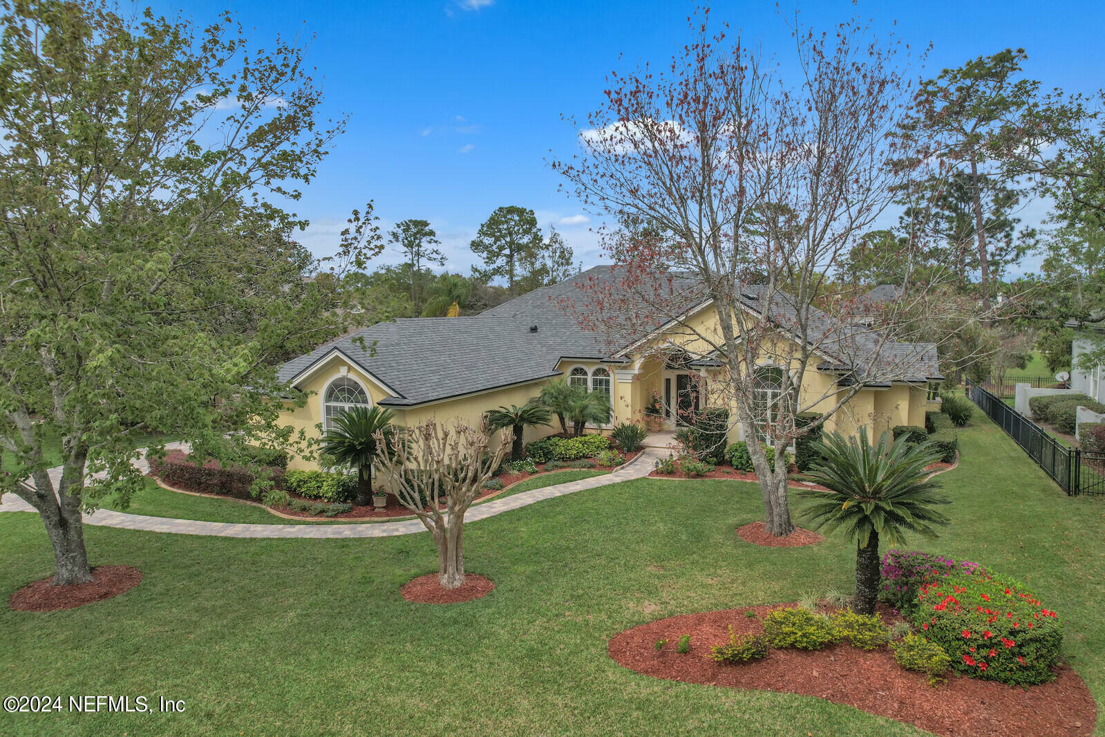 Property Photo:  12919 Huntley Manor Drive  FL 32224 