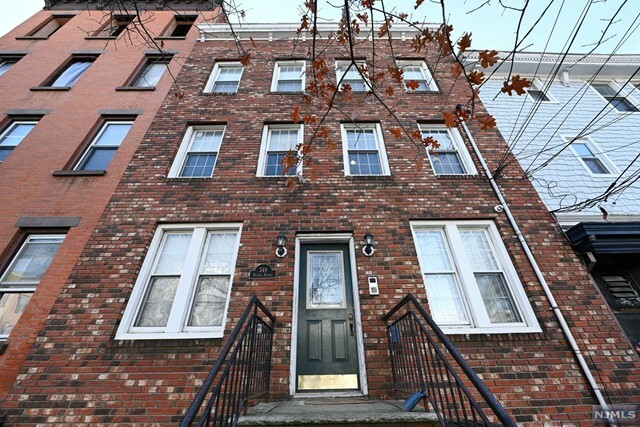 Property Photo:  349 Pavonia Avenue 2L  NJ 07302 