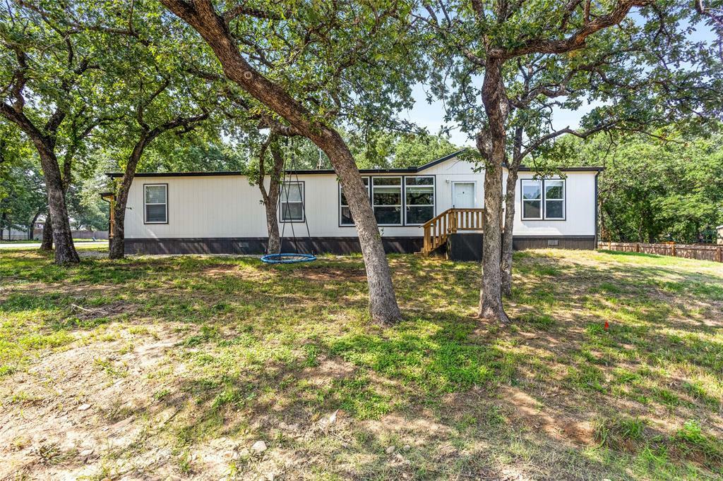 Property Photo:  1601 Quail Run  TX 76020 