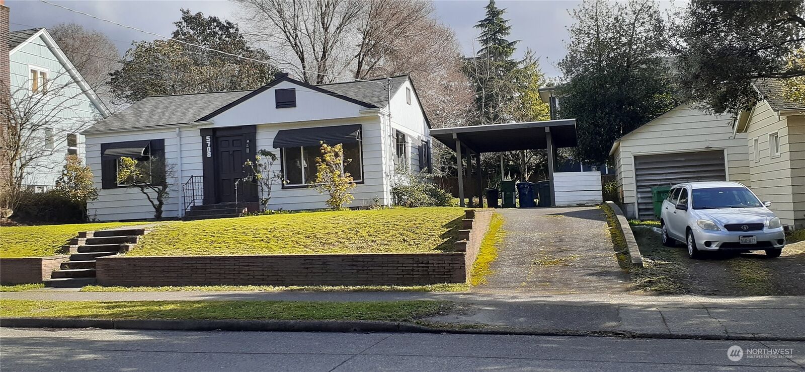 Property Photo: 5708 40th Avenue NE WA 98105