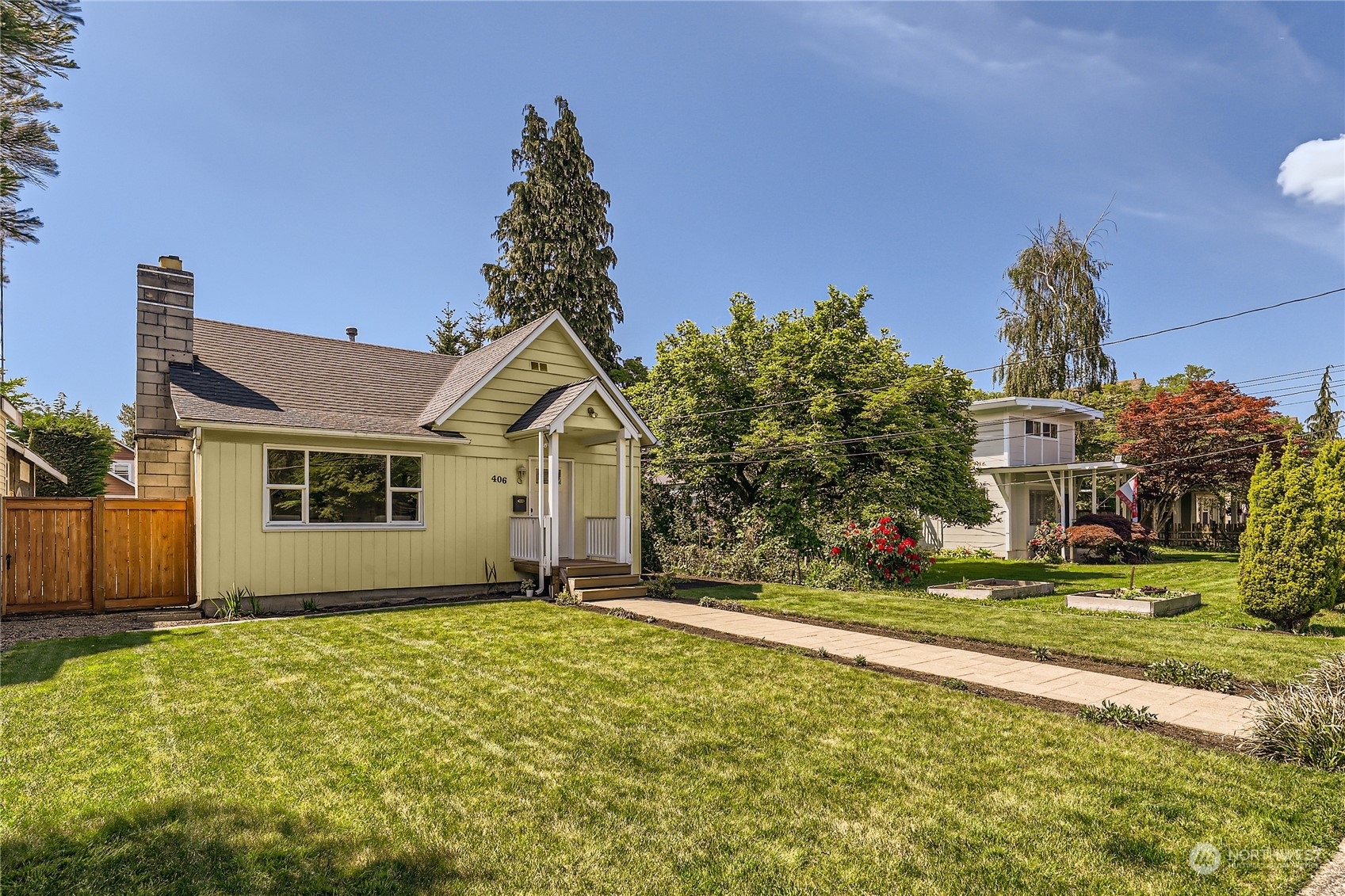 Property Photo:  406 Pine Avenue  WA 98290 