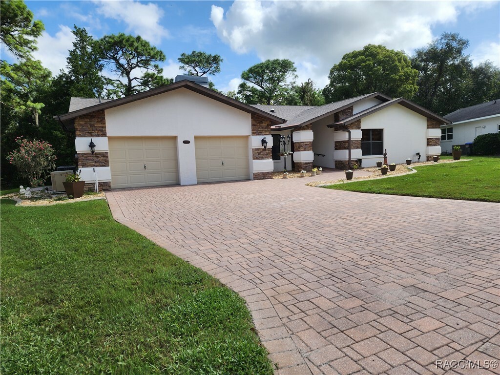 Property Photo:  10 Sandpine Court E  FL 34446 