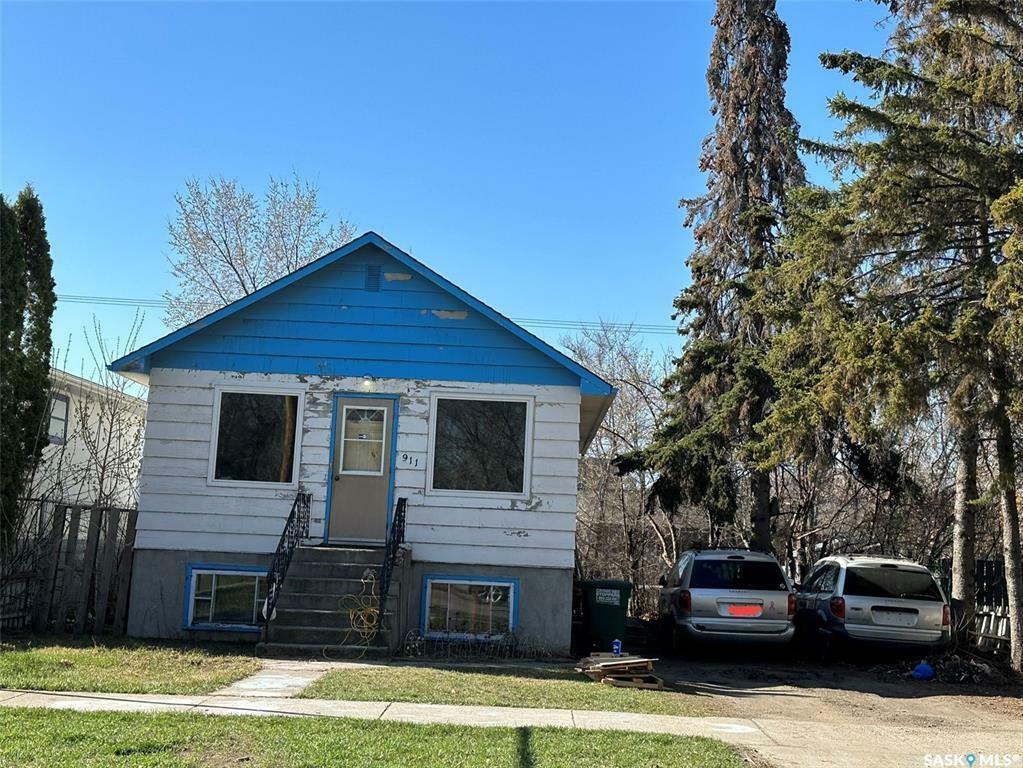 Photo de la propriété:  911 23rd Street W  SK S7L 0A5 