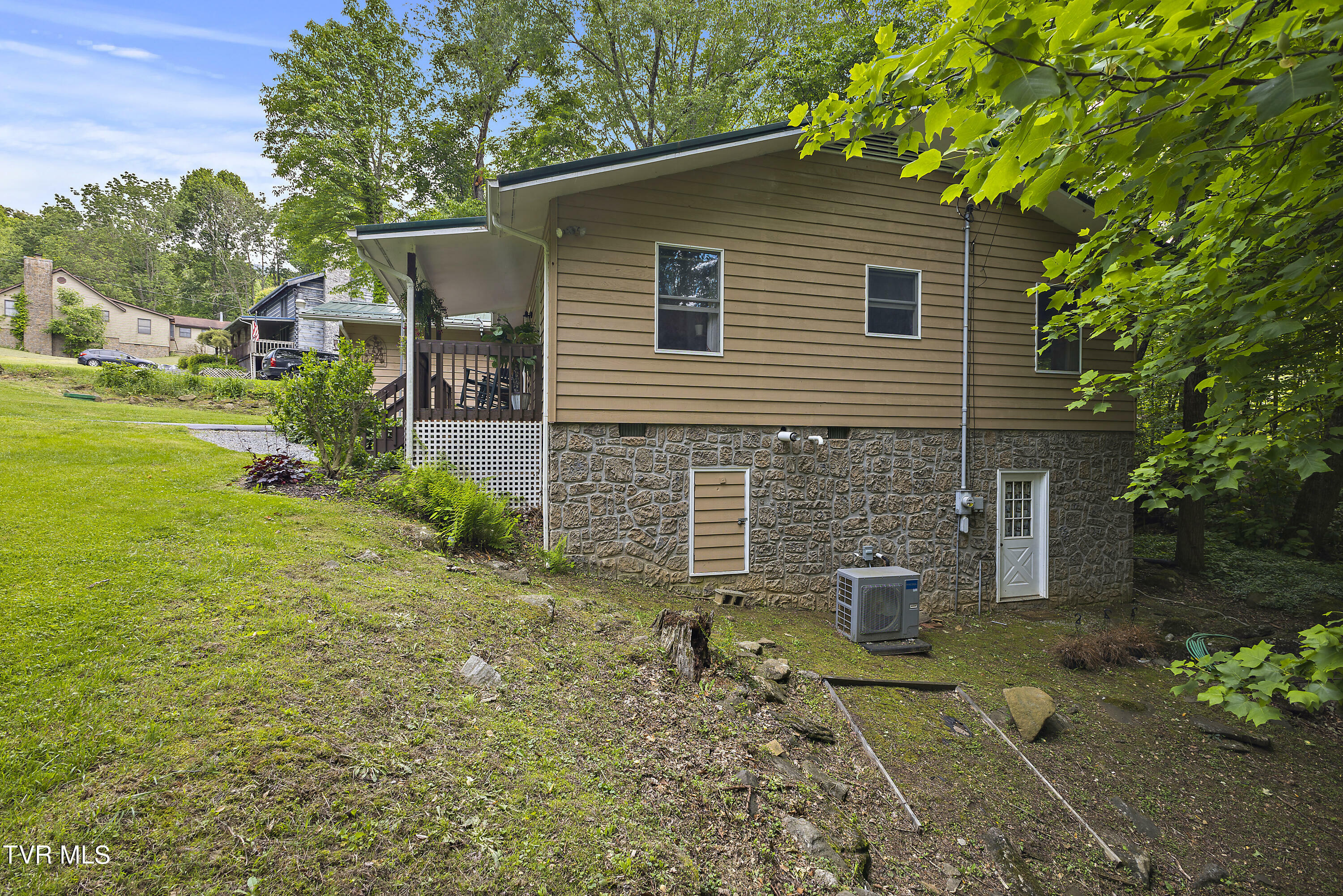 Property Photo:  368 Burbank Road  TN 37687 