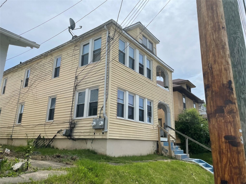 Property Photo:  318 Oak Hill Avenue  NY 13760 